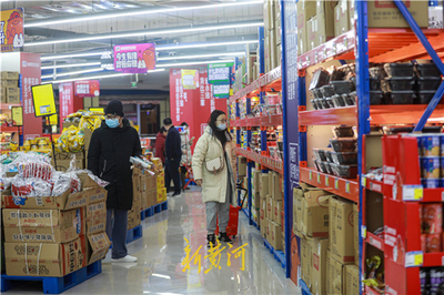 沉浸購(gòu)物新體驗(yàn) 濟(jì)南老商圈引進(jìn)網(wǎng)紅品牌折扣倉(cāng)，日用品也能靠互聯(lián)網(wǎng)走出轉(zhuǎn)型通路
